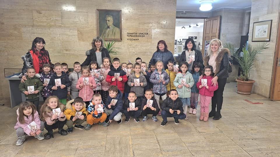 Посещение на Литературно-художествен музей "Чудомир" - ДГ 18 Пчелица - Казанлък