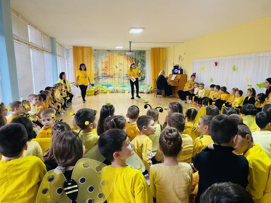 Децата, цветята, пчелите и медът! - ДГ 18 Пчелица - Казанлък