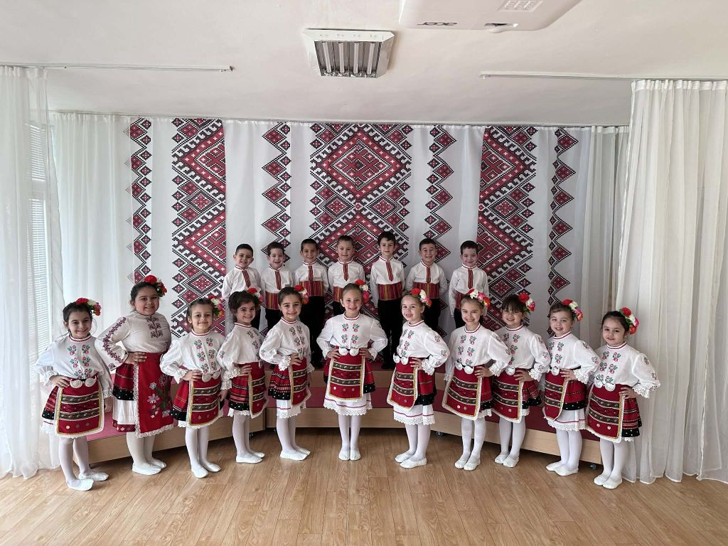 Децата от ДГ Пчелица-гр. Казанлък участват в конкурса Пролетна феерия 2025/2026 г. - ДГ 18 Пчелица - Казанлък