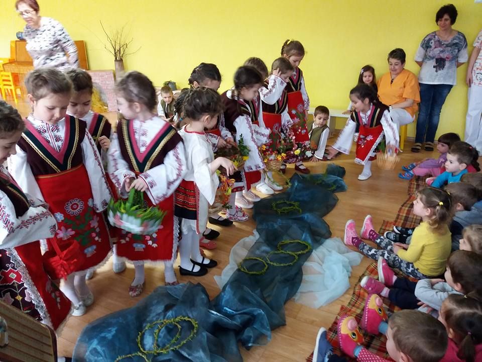 Обичаят "Лазаруване" 2017 - 2018г. - ДГ 18 Пчелица - Казанлък